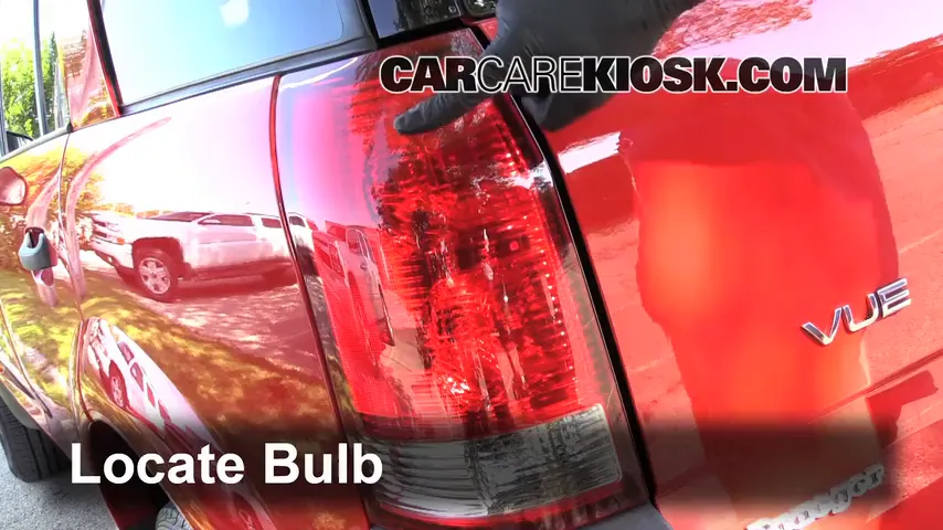 2005 Saturn Vue 2.2L 4 Cyl. Lights Tail Light (replace bulb)
